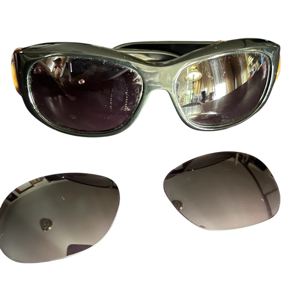 Gucci black bamboo sunglasses with dark lens plus extra lighter lens - Picture 3 of 16